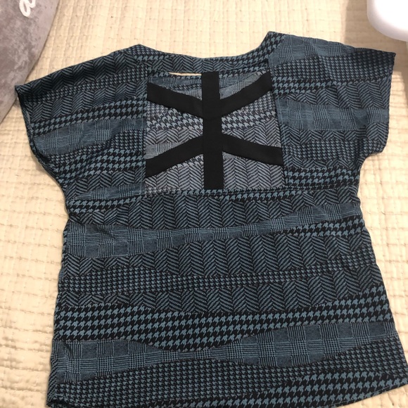 Short sleeve top - Picture 2 of 2